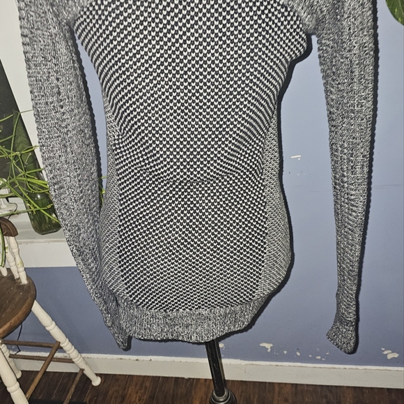Iviva Lululemon knitted sweater - Picture 6 of 7